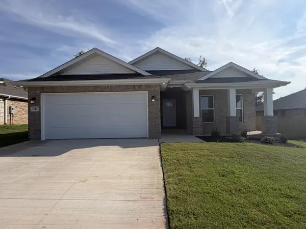 1104 W Ragweed Court,  Ozark,  MO 65721