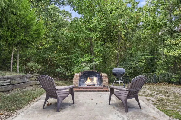 73 Stonemont RD, Blue Eye, MO 65611