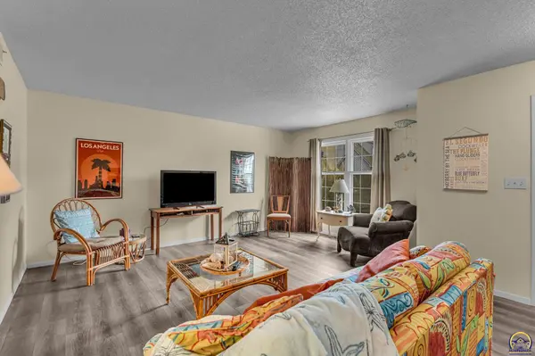 2911 SW Foxcroft 1 CT, Topeka, KS 66614