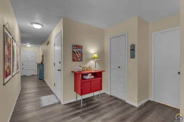 2911 SW Foxcroft 1 CT, Topeka, KS 66614