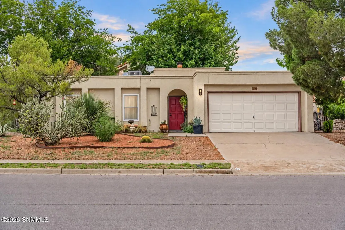 2213 Cimarron DR, Las Cruces, NM 88011