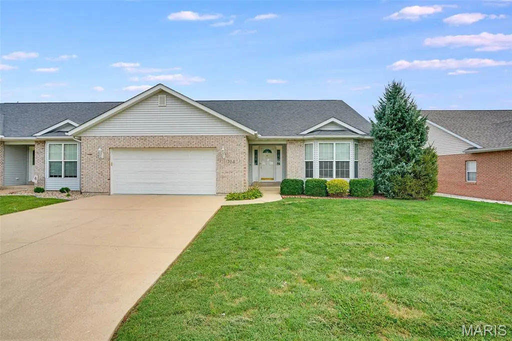 704 Ridge RD, Waterloo, IL 62298