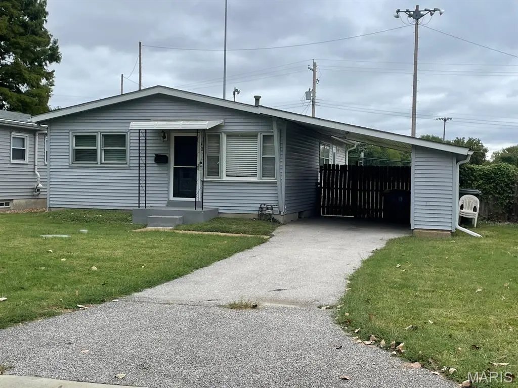 4214 Saint Linus LN, St Ann, MO 63074