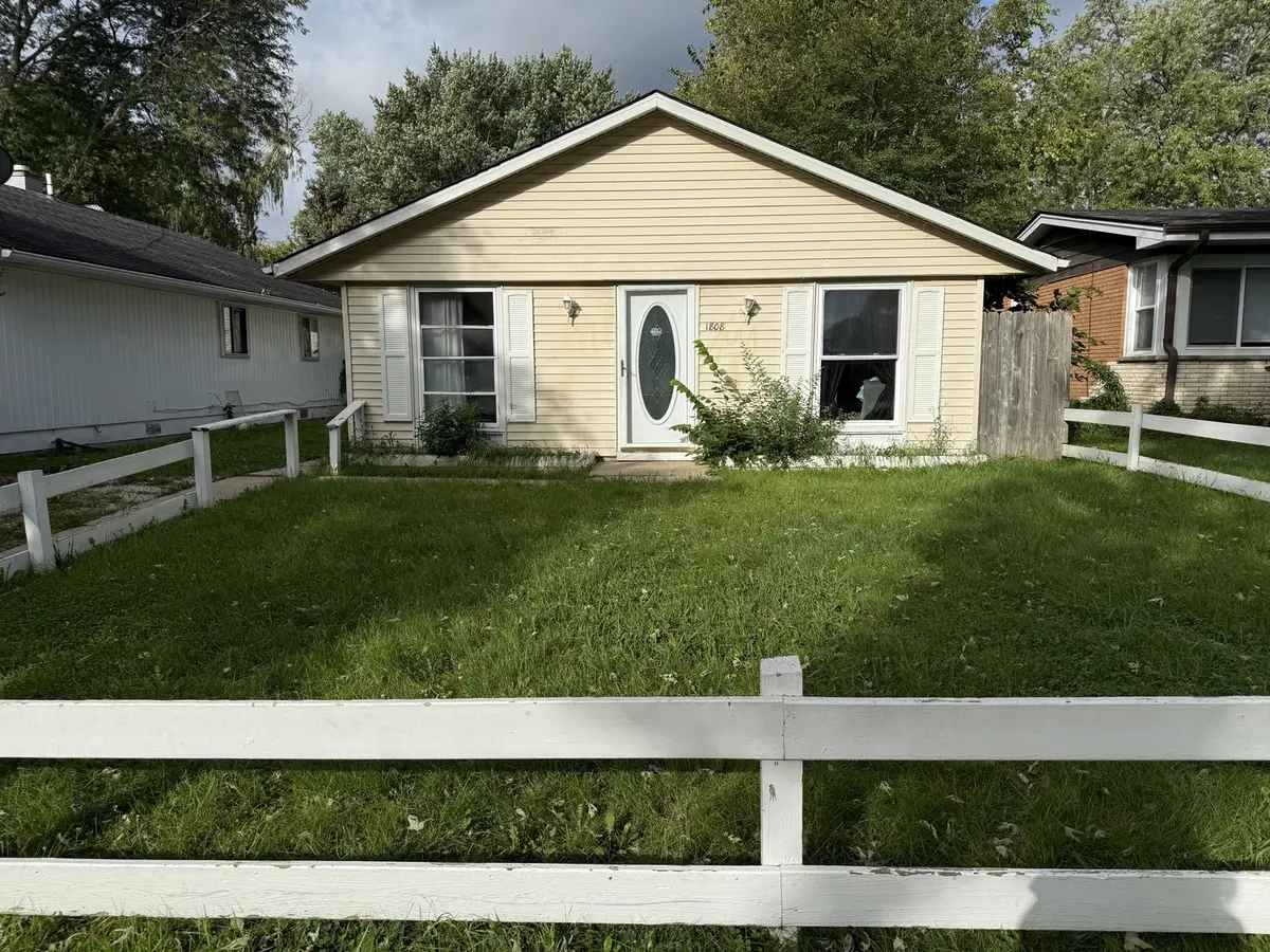 1808 Joanna AVE, Zion, IL 60099