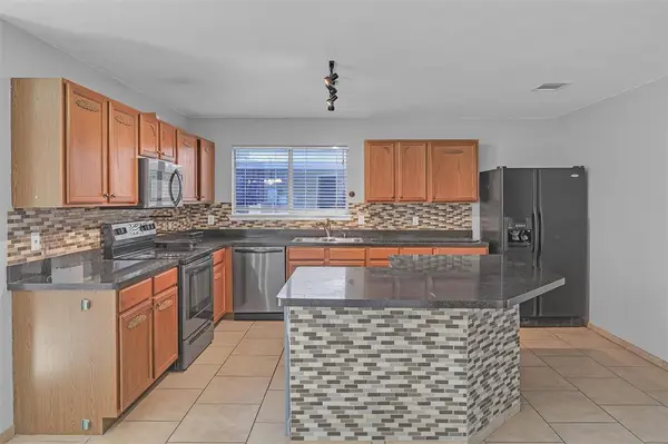 8109 Zephyr Court, Arlington, TX 76002