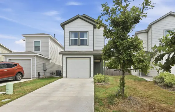 52 Trinity CIR, Lockhart, TX 78644