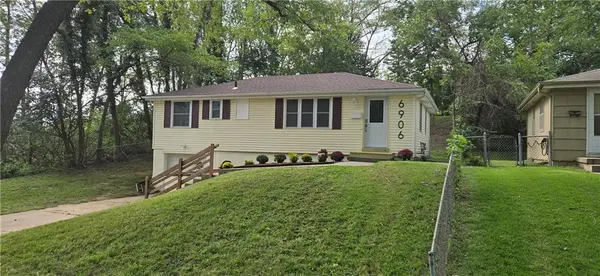 6906 N Pennsylvania AVE, Kansas City, MO 64118