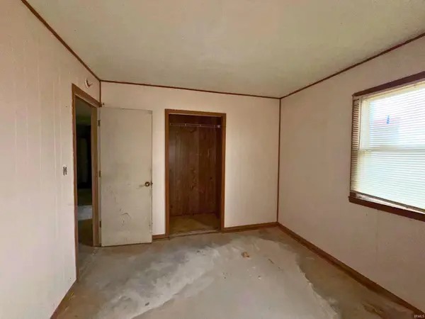 3711 S Walnut ST, Muncie, IN 47302-5652