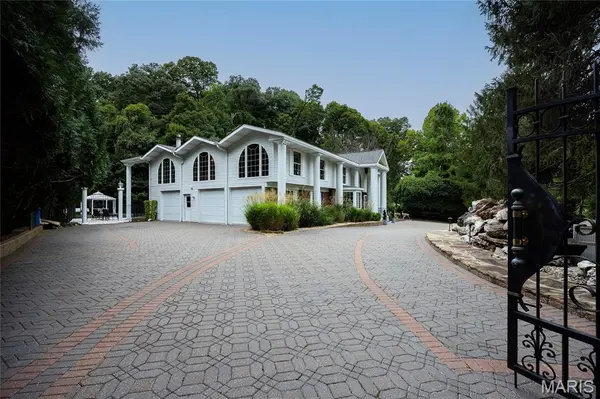 76 River Valley DR, Chesterfield, MO 63017