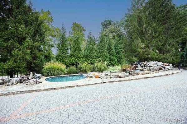 76 River Valley DR, Chesterfield, MO 63017