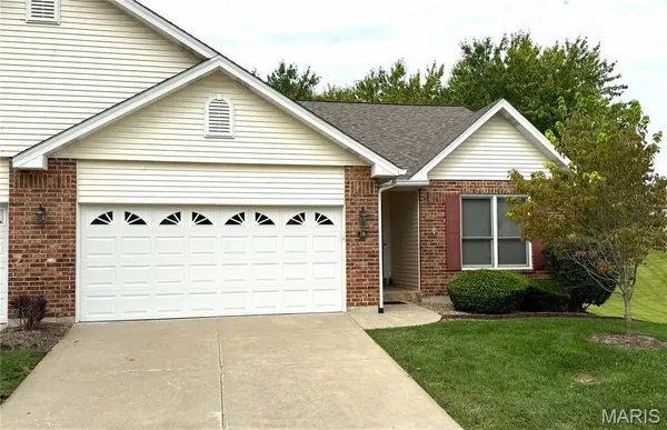 18 Country Bluff CT, St Charles, MO 63301