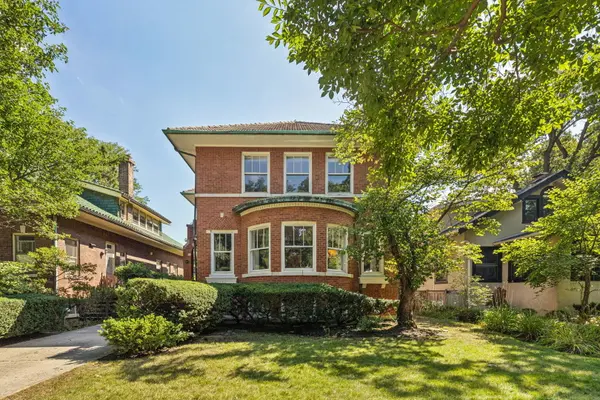 2677 Orrington AVE, Evanston, IL 60201