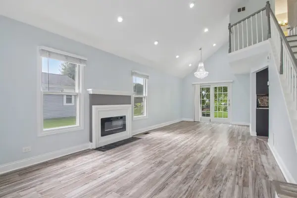 552 Delmar CT, Elk Grove Village, IL 60007
