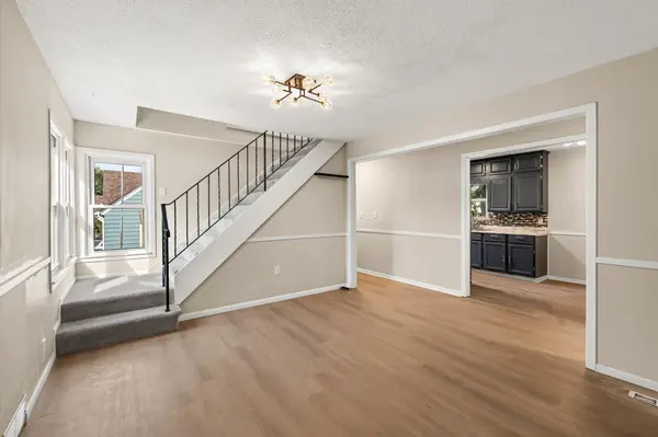 2057 Sherwood AVE, Saint Paul, MN 55119