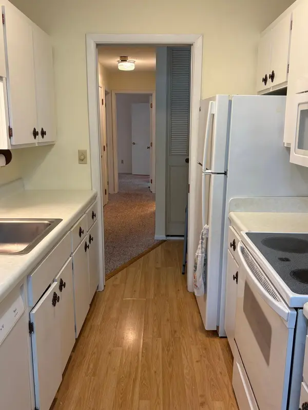 10113 W 34th ST #111, Minnetonka, MN 55305