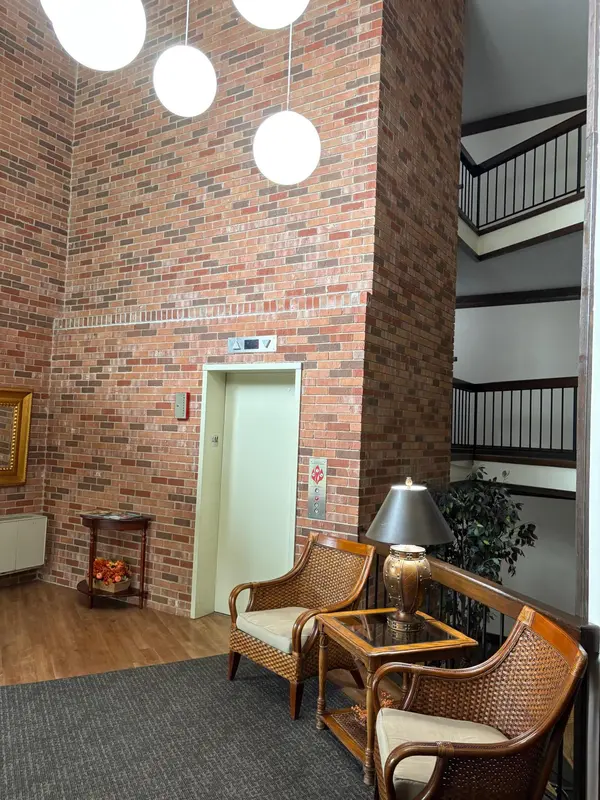 10113 W 34th ST #111, Minnetonka, MN 55305