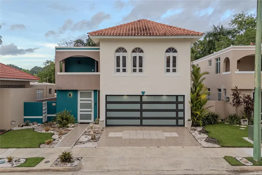 202 FERNANDO DE ARAGON, Dorado, PR 00646