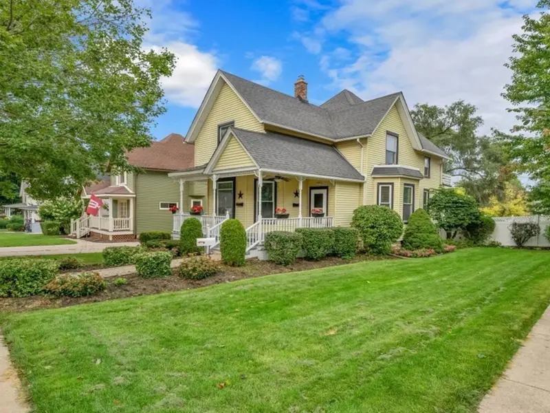 202 N 5th ST, St. Charles, IL 60174