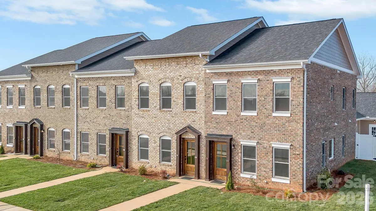 2111 24th Street LN SE, Hickory, NC 28602