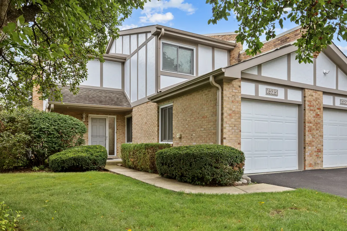 1525 Columbia CT, Elk Grove Village, IL 60007