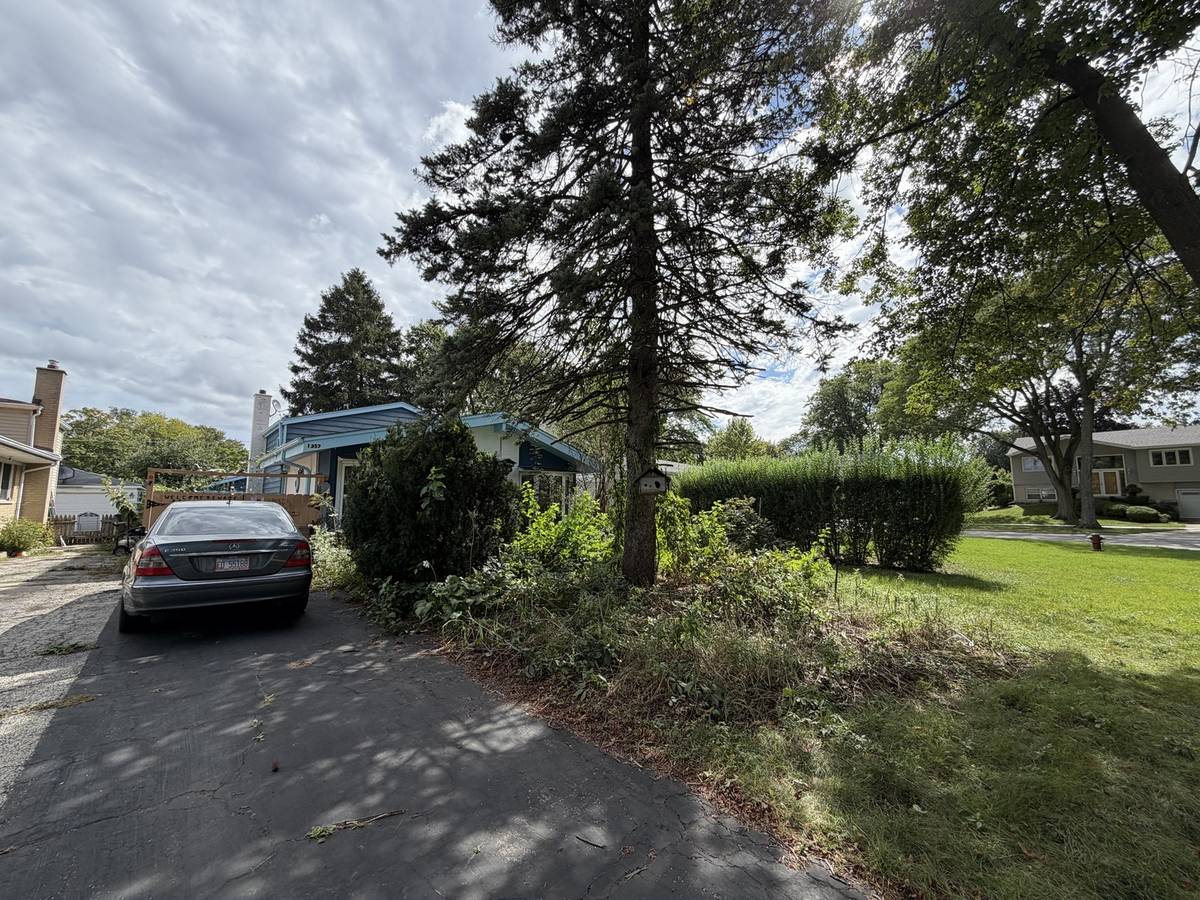 1357 S Vail AVE, Arlington Heights, IL 60005