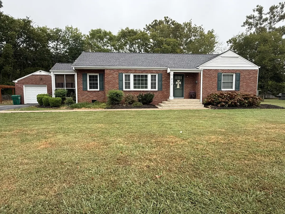 313 Castle Heights Ave, Lebanon, TN 37087