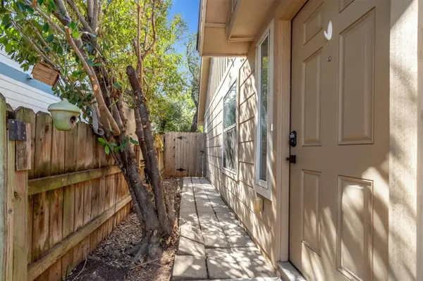 1313 E 3rd ST, Georgetown, TX 78626