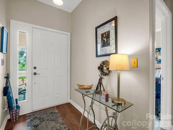 20 Country Meadows LN, Hendersonville, NC 28792