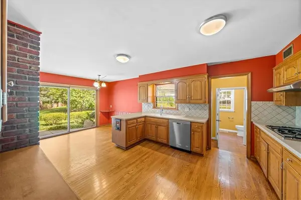 8124 Granada RD, Prairie Village, KS 66208