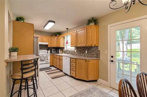 6442 NW 49th ST, Kansas City, MO 64151
