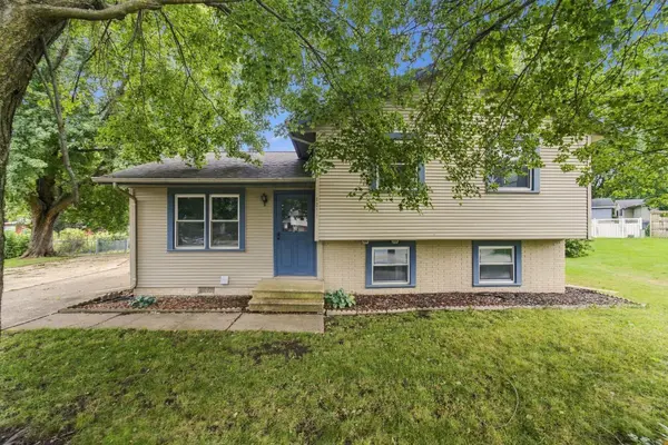1221 Calumett DR, Cedar Falls, IA 50613