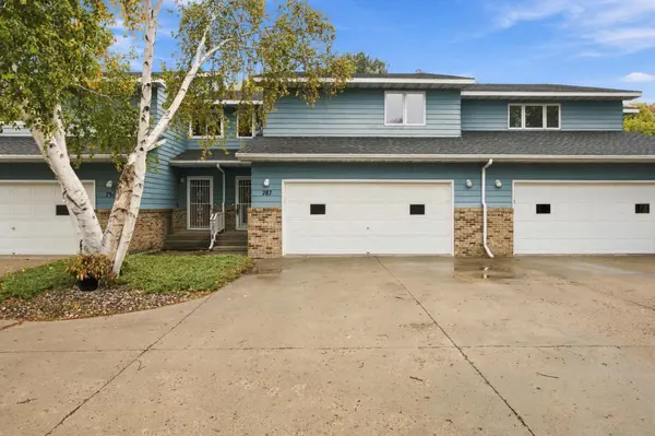 787 Royal Oaks DR N, Fargo, ND 58102