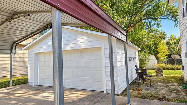 601 N Burgess ST, Holdenville, OK 74848