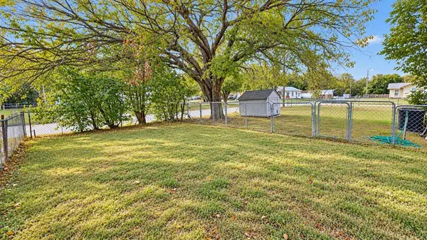 601 N Burgess ST, Holdenville, OK 74848