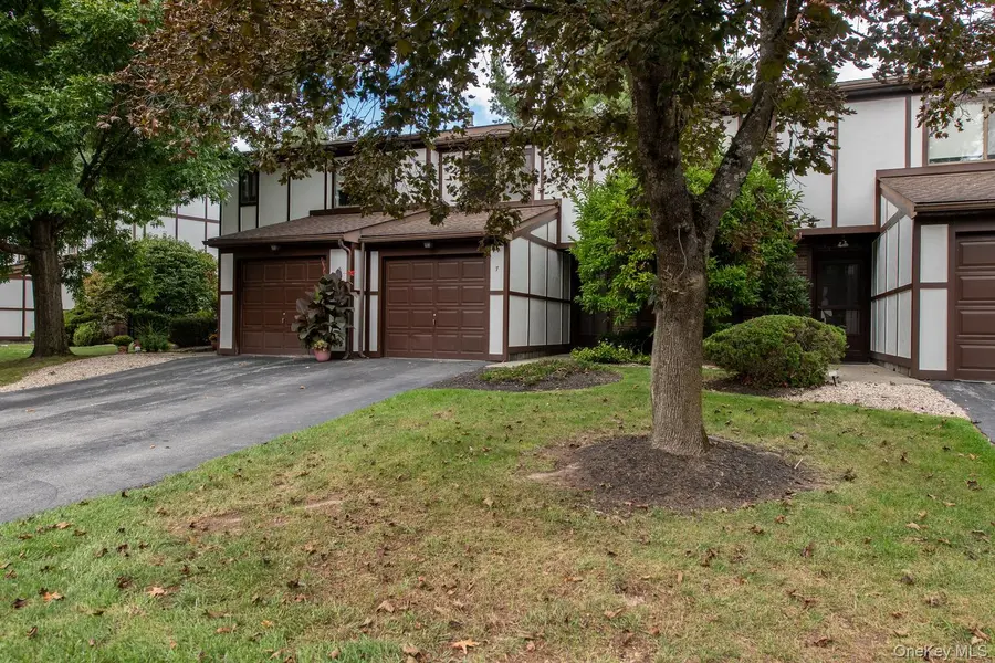 7 Topaz RUN, Poughkeepsie, NY 12603