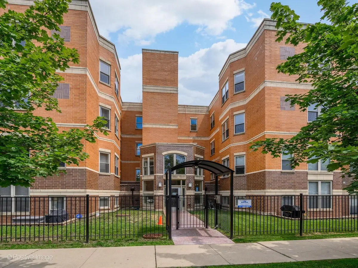 6015 N MOZART ST #304, Chicago, IL 60659