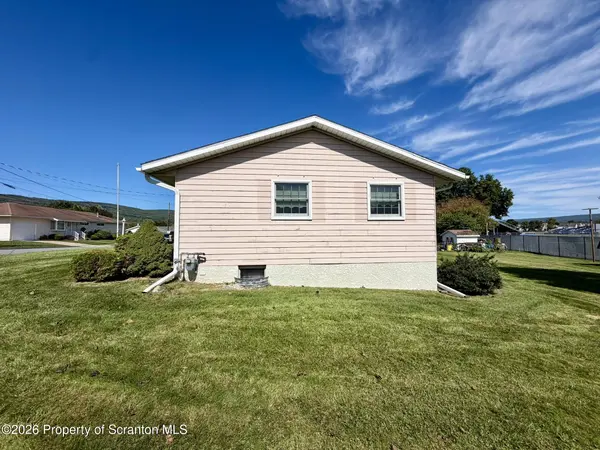 229 Riverside DR, Peckville, PA 18452