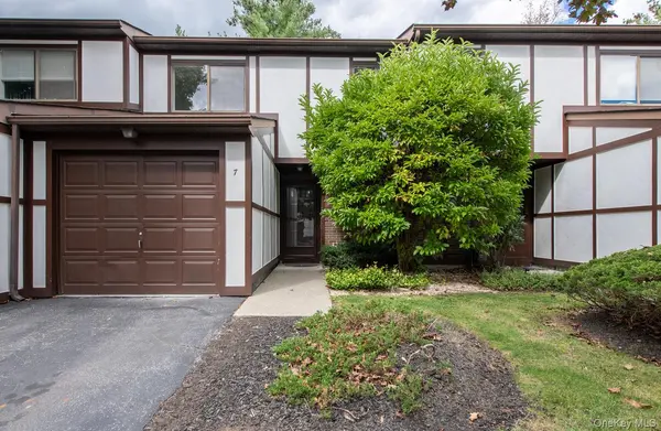 7 Topaz RUN, Poughkeepsie, NY 12603