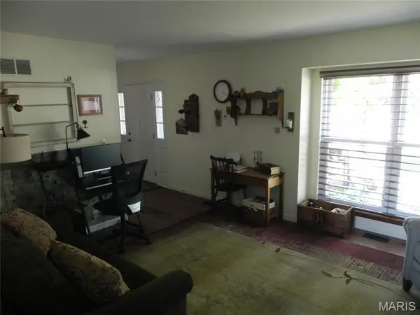 4 Tinsmith CT, St Charles, MO 63366
