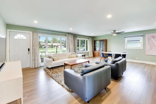 401 E Elk Grove BLVD, Elk Grove Village, IL 60007