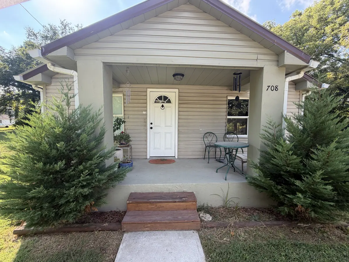 708 Gray St, Mount Pleasant, TN 38474