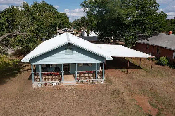 300 S Cedar AVE, Erick, OK 73645