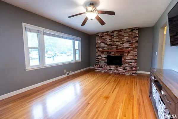 2837 W SUSAN Curve, Peoria, IL 61615