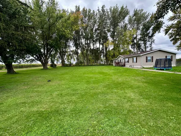 28529 825th AVE, Hollandale, MN 56045