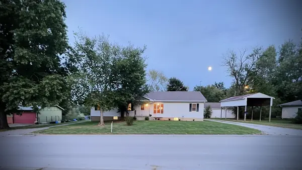 1232 N Tucker ST, Nevada, MO 64772