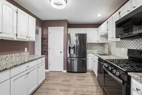 210 Glasgow LN #Z1, Schaumburg, IL 60194
