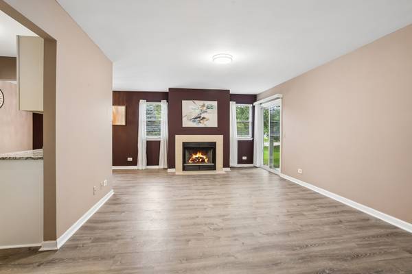 210 Glasgow LN #Z1, Schaumburg, IL 60194