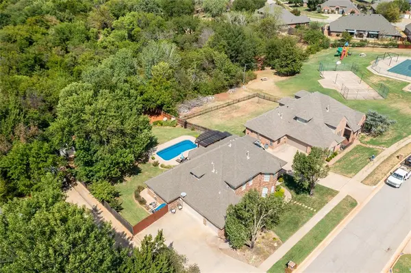 19509 Yearling WAY, Edmond, OK 73012