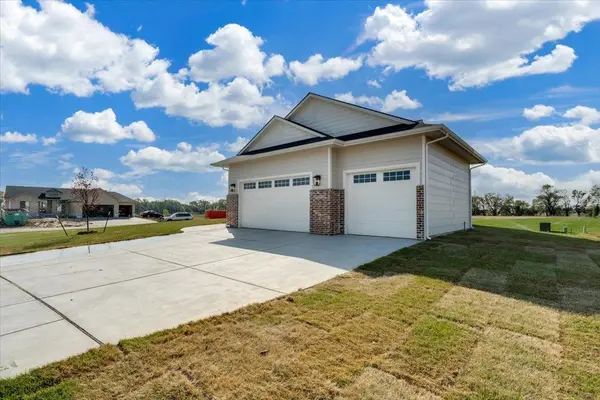 3545 S Linden Ct, Wichita, KS 67210