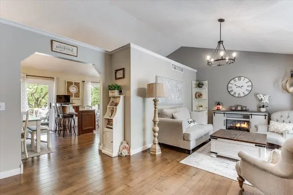 314 S Circle Lake Cir, Wichita, KS 67209